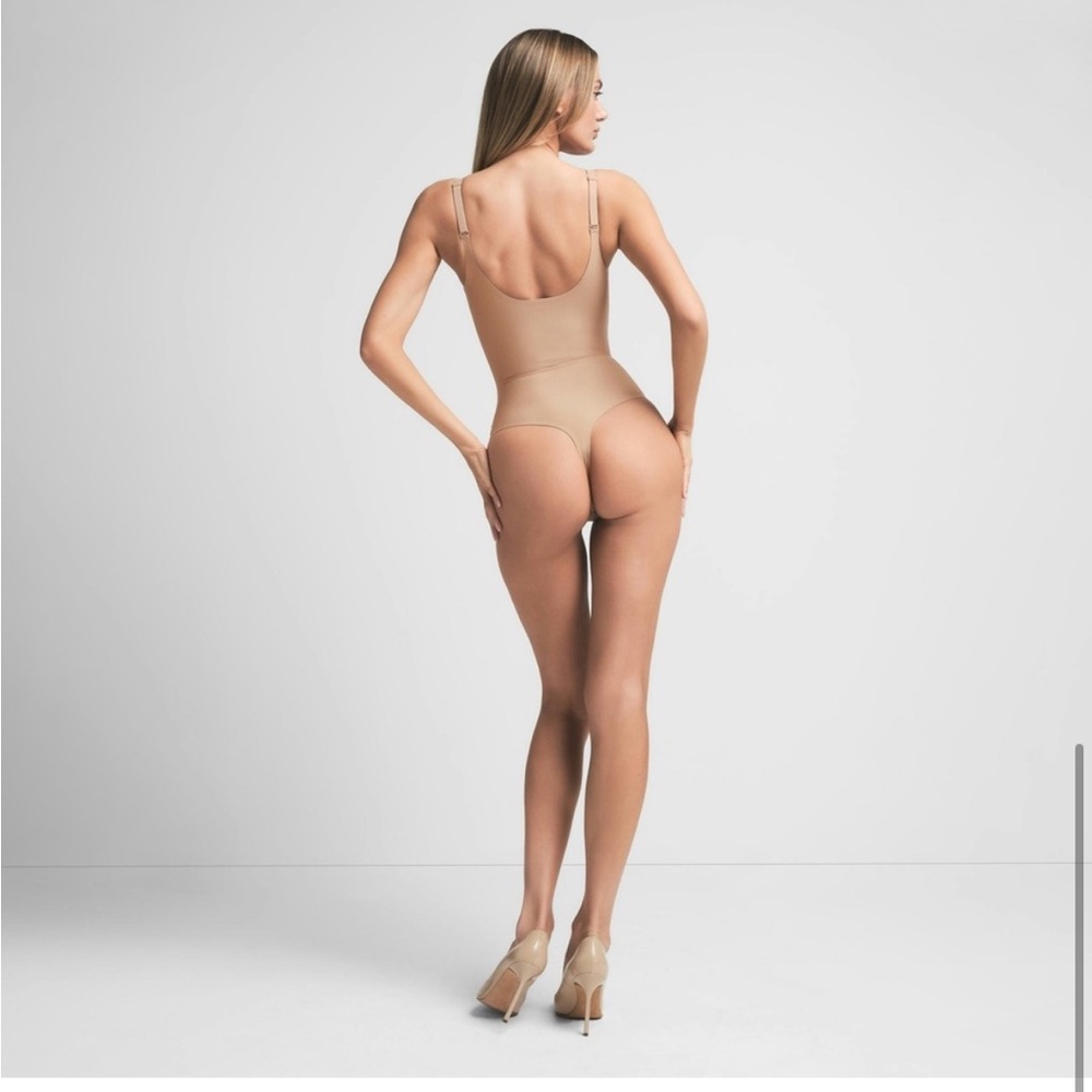 SKIMS Scoop Neck Thong Bodysuit size Large NIB - Picture 8 of 10